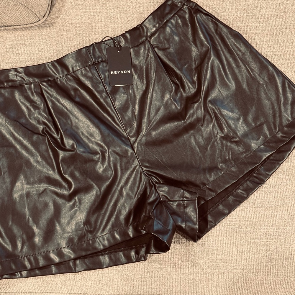 Heyson Black faux leather Shorts